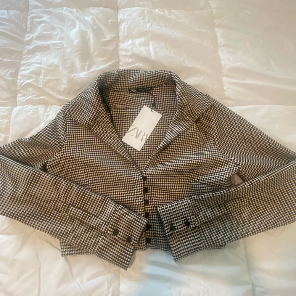 NEW WITH TAGS Zara cropped blazer